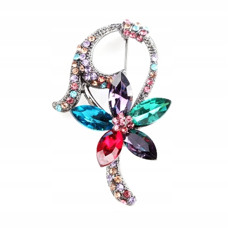 PIĘKNA BROSZKA KRYSZTAŁOWA...