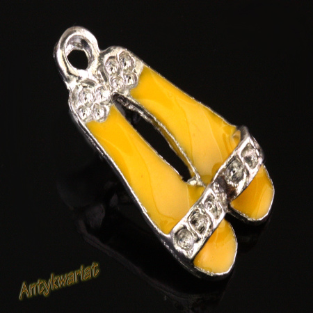 ZAWIESZKA CHARMS 3D KLAPKI...