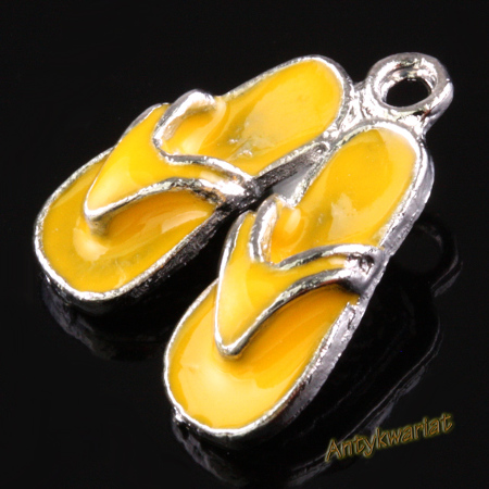 ZAWIESZKA CHARMS 3D KLAPKI...