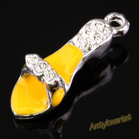 ZAWIESZKA CHARMS 3D KLAPEK...