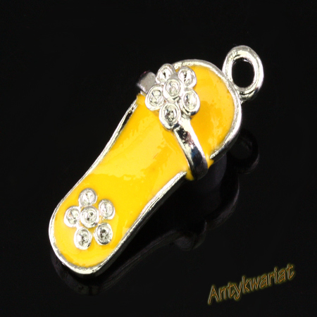 ZAWIESZKA CHARMS 3D KLAPEK...