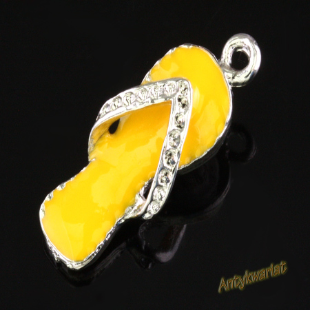 ZAWIESZKA CHARMS 3D KLAPEK...