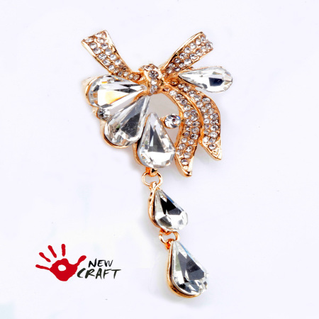 BROSZKA VINTAGE KOKARDA...